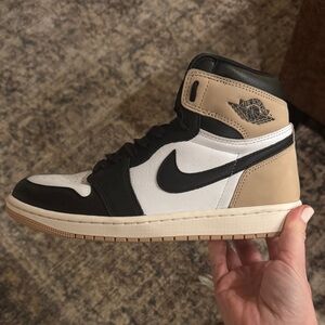 Jordan 1 Retro High OG
Latte (Women's)